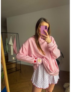 Mniej, szorty w serduszka,...