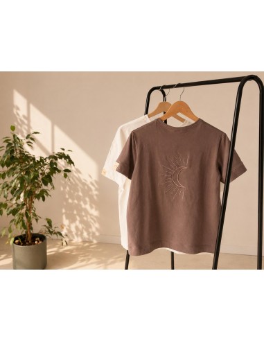 Tshirt z haftem MOON, kakao, mniej